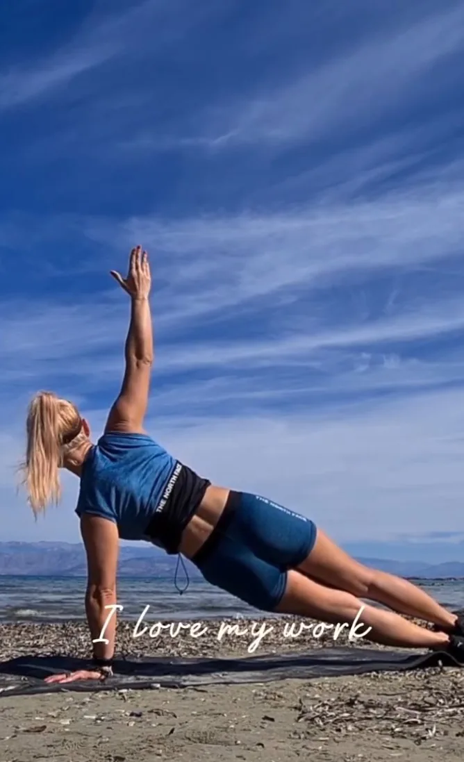 Aneta Ratajczak podczas treningu na plaży